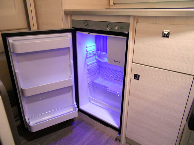 キャンピングカーの冷凍冷蔵庫